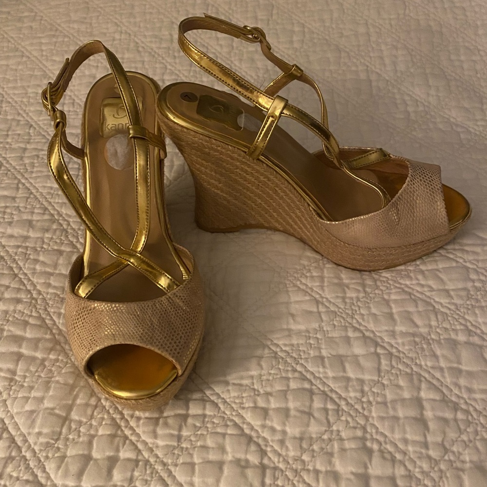 Kanna Metallic Gold and Tan Wedge Sandals. Excellent Condition. Y2K.